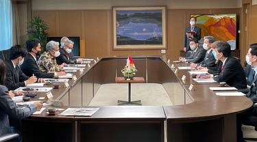 Pertemuan Dubes RI untuk Jepang, Heri Akhmadi dengan Gubernur Kumamoto, Kabashima Ikou. Foto KBRI Tokyo.