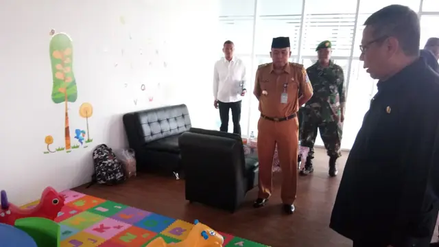 Tempat bermain anak yang disediakan di dalam perpustakaan, di Terminal Pondok Cabe, Kota Tangsel.