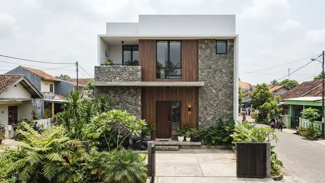 Model dinding dua tekstur untuk fasad rumah minimalis dengan desain dinding batu dan panel vertikal