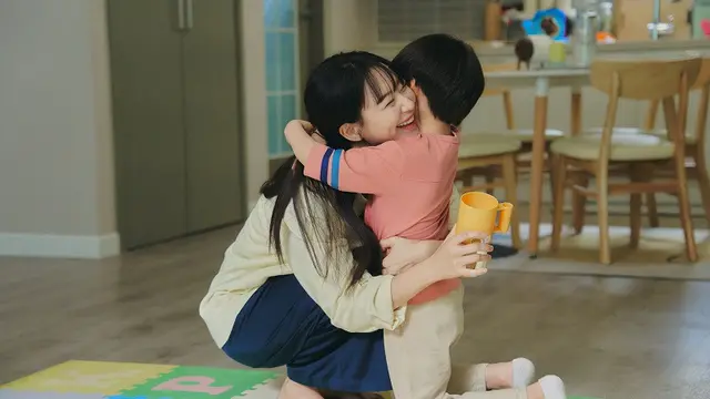 Shin Min Ah dalam serial drama Korea "Our Blues". (Foto: Netflix)