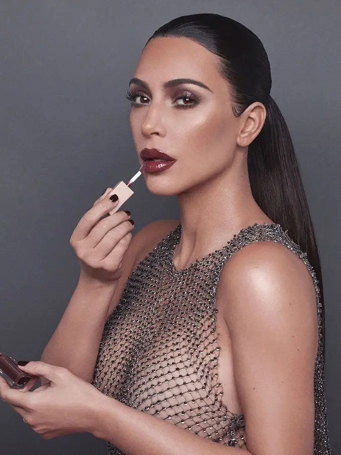Kim Kardashian Ciptakan Tren Makeup Glamor untuk Akhir Tahun