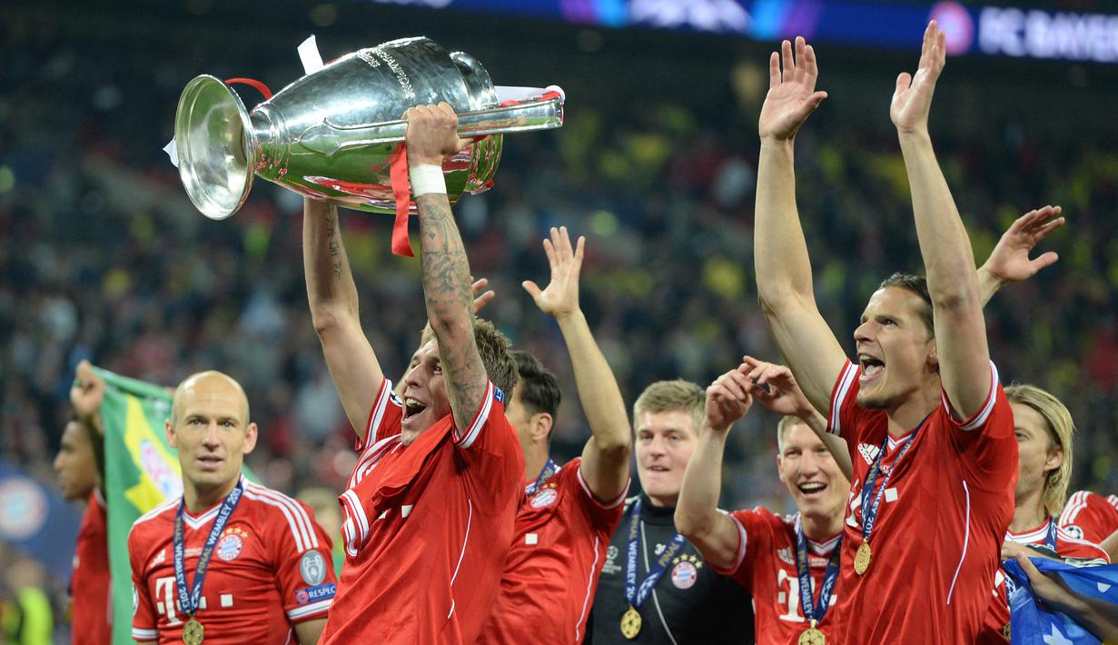 Bayern Munchen. Klub raksasa Jerman, Bayern Munchen pun tertarik merekrutnya. Mario Mandzukic pun diikat pada 2012/2013 dengan nilai 13 juta euro. Ia langsung meraih treble di musim pertamanya. Total dua musim ia mengoleksi 8 gelar bersama FC Hollywood. (Foto: AFP/Patrik Stollarz)
