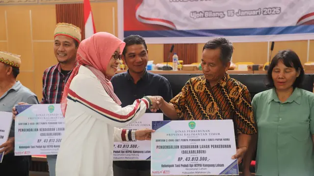 Kunjungi Mahakam Ulu, Pj Gubernur Kaltim Semangati Generasi Muda dan Salurkan Berbagai Bantuan