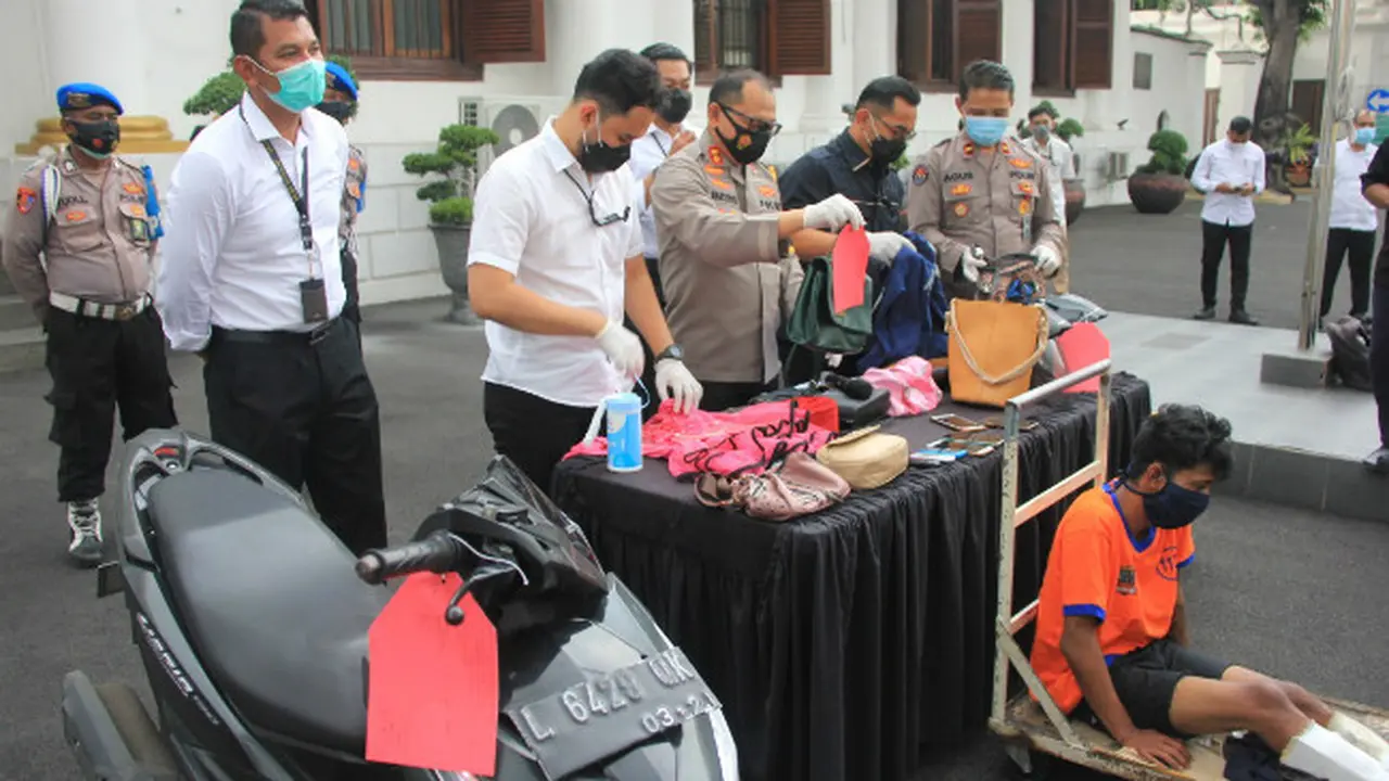 Polisi di Surabaya menangkap pelaku jambret ibu dan anak. Polisi juga menindak tegas pelaku dengan memberikan timah panas. (Foto: Dok Istimewa)