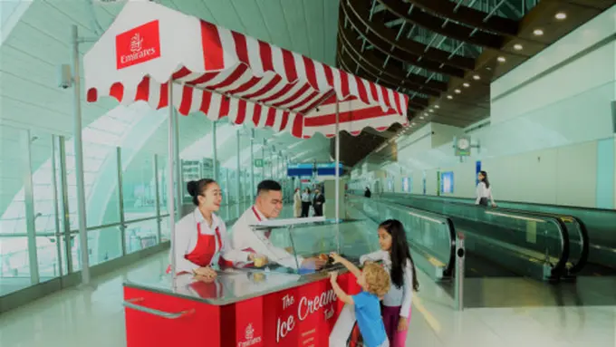 Penumpang yang bepergian melalui Bandara Internasional Dubai pada hari Jumat, Sabtu, atau Minggu dapat menikmati es krim gratis.