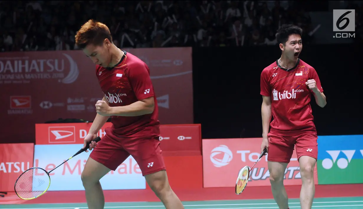 Ganda putra Indonesia, Kevin Sanjaya/Marcus Gideon bersorak saat melawan Chen Hung Ling/Wang Chi-Lin (Taiwan) pada perempat final Indonesia Masters 2018 di Jakarta, Jumat (26/1). Kevin/Marcus unggul 20-22 21-14 21-14. (Liputan6.com/Helmi Fithriansyah)