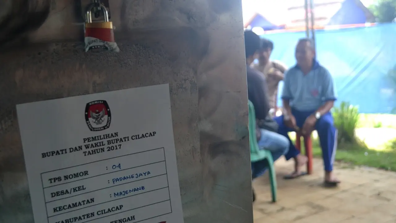 Ilustrasi - TPS di wilayah rawan bencana alam di Jatiuhur Desa Padangjaya Kecamatan Majenang, Cilacap, Jawa Tengah, pada Pilkada Cilacap 2017. (Foto: Liputan6.com/Muhamad Ridlo)