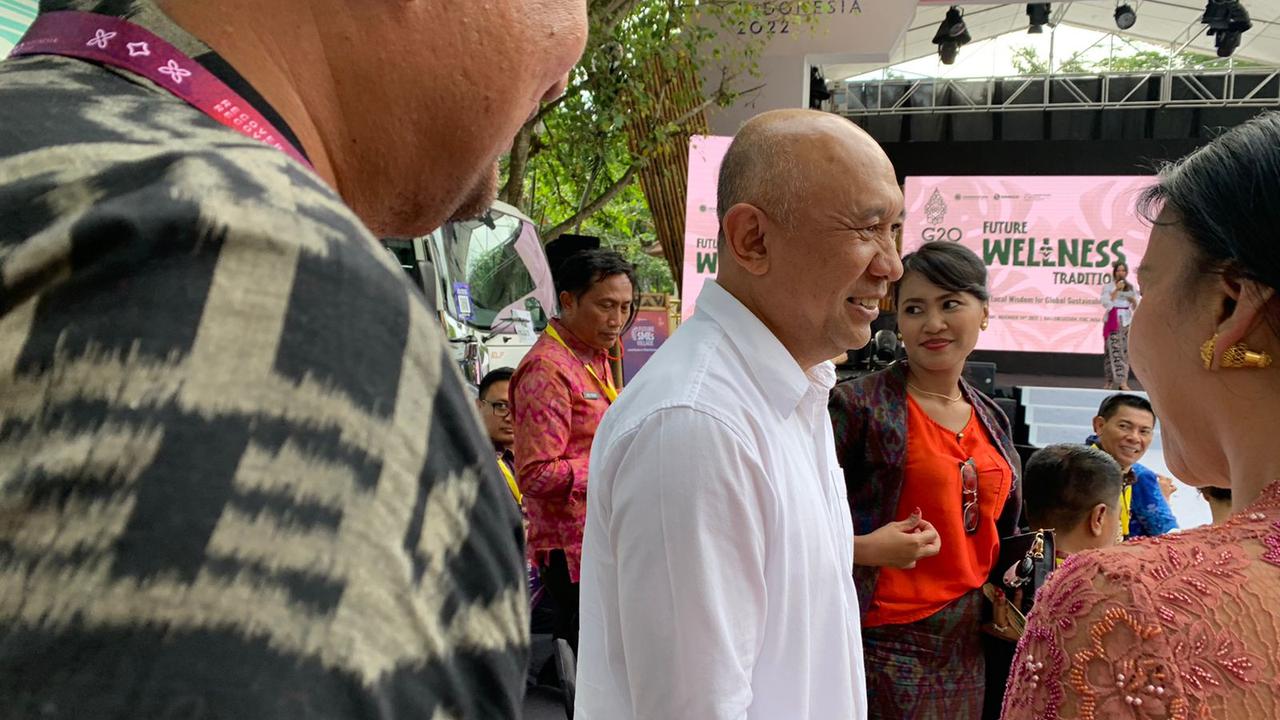 Menteri Koperasi dan UKM Teten Masduki menghadiri acara bertajuk "Future Wellness" di acara SMEs Future Village, sebagai salah satu side event G20 di Bali Collection, Senin (14/11/2022). (Liputan6/Benedikta Miranti)