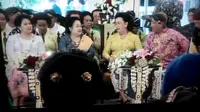 Megawati dan Puan duduk di samping Sultan HB X dan GKR Hemas. (Liputan6.com/Fathi Mahmud)