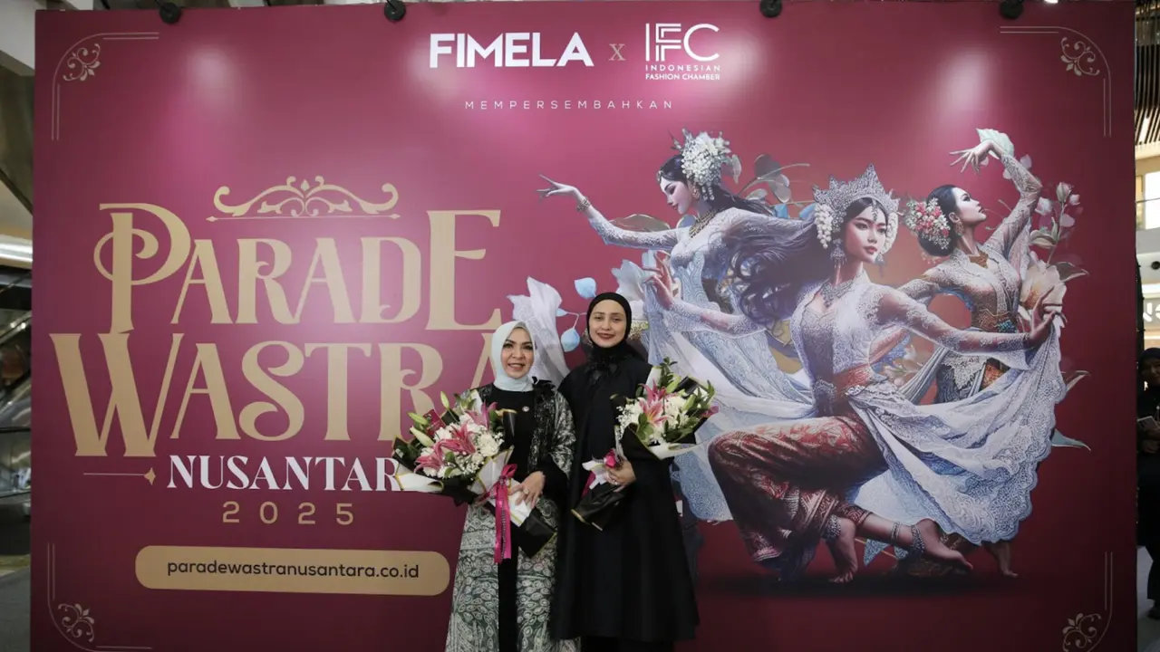Kain Sasirangan Khas Kalimantan Selatan Bersinar di Parade Wastra Nusantara 2025 ©Adrian Putra/Fimela