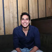 Kesibukan Marcell sebagai DJ didukung penuh oleh pihak keluarga. Bahkan kedua orangtuanya memiliki keinginan untuk belajar memutar piringan hitam juga. (Nurwahyunan/Bintang.com)