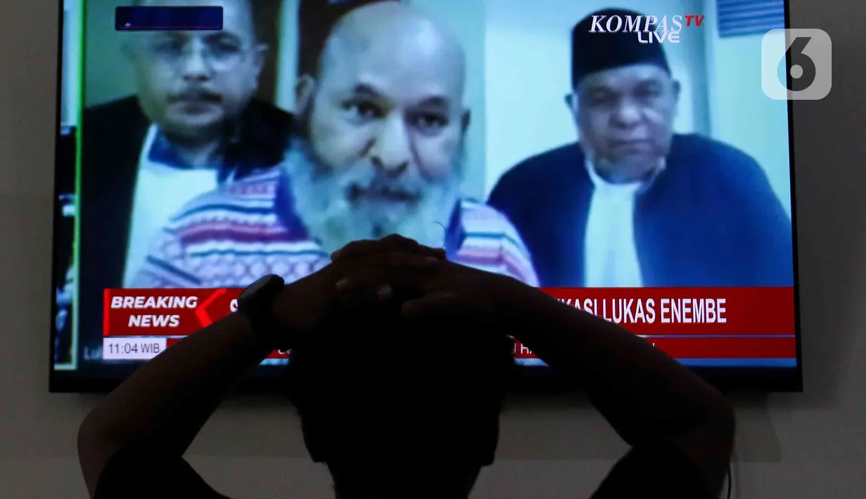 Sidang Lukas Enembe yang digelar secara online (virtual) tersebut atas rekomendasi dari KPK, dengan alasan kesehatan Lukas.Liputan6.com/Herman Zakharia)