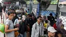 PT Kereta Api Indonesia (Persero) Daerah Operasi (Daop) 1 Jakarta mencatat lonjakan penumpang yang menandai arus balik Lebaran 2025 dimulai sejak 2 April 2025 lalu. (Liputan6.com/Herman Zakharia)