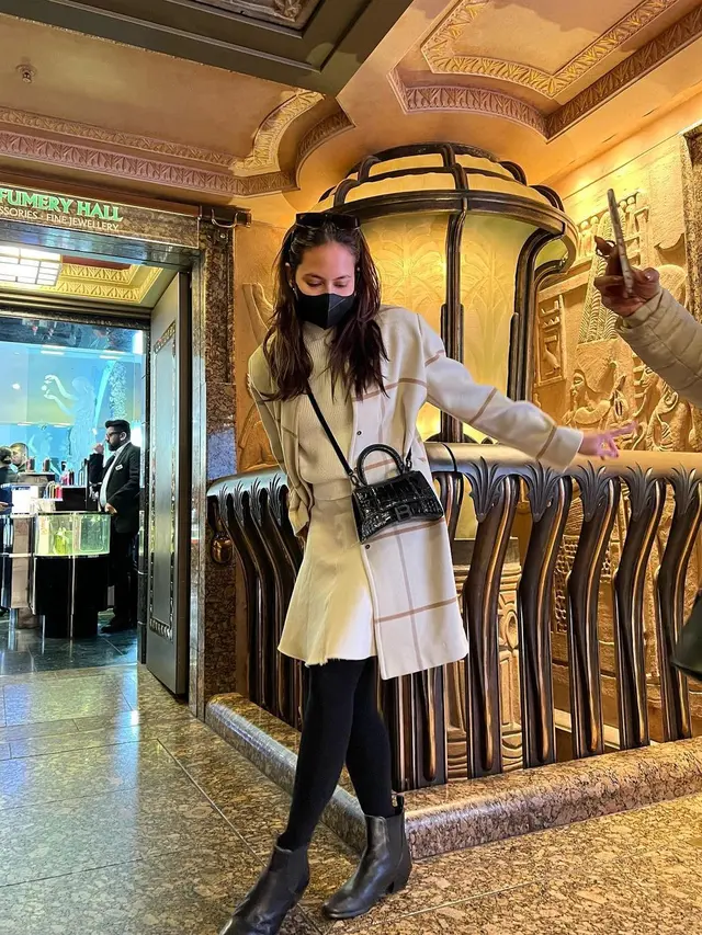 9 Koleksi Tas Mewah Pevita Pearce Senilai Puluhan Juta, Kunci Tampil Memesona dengan Bare Face