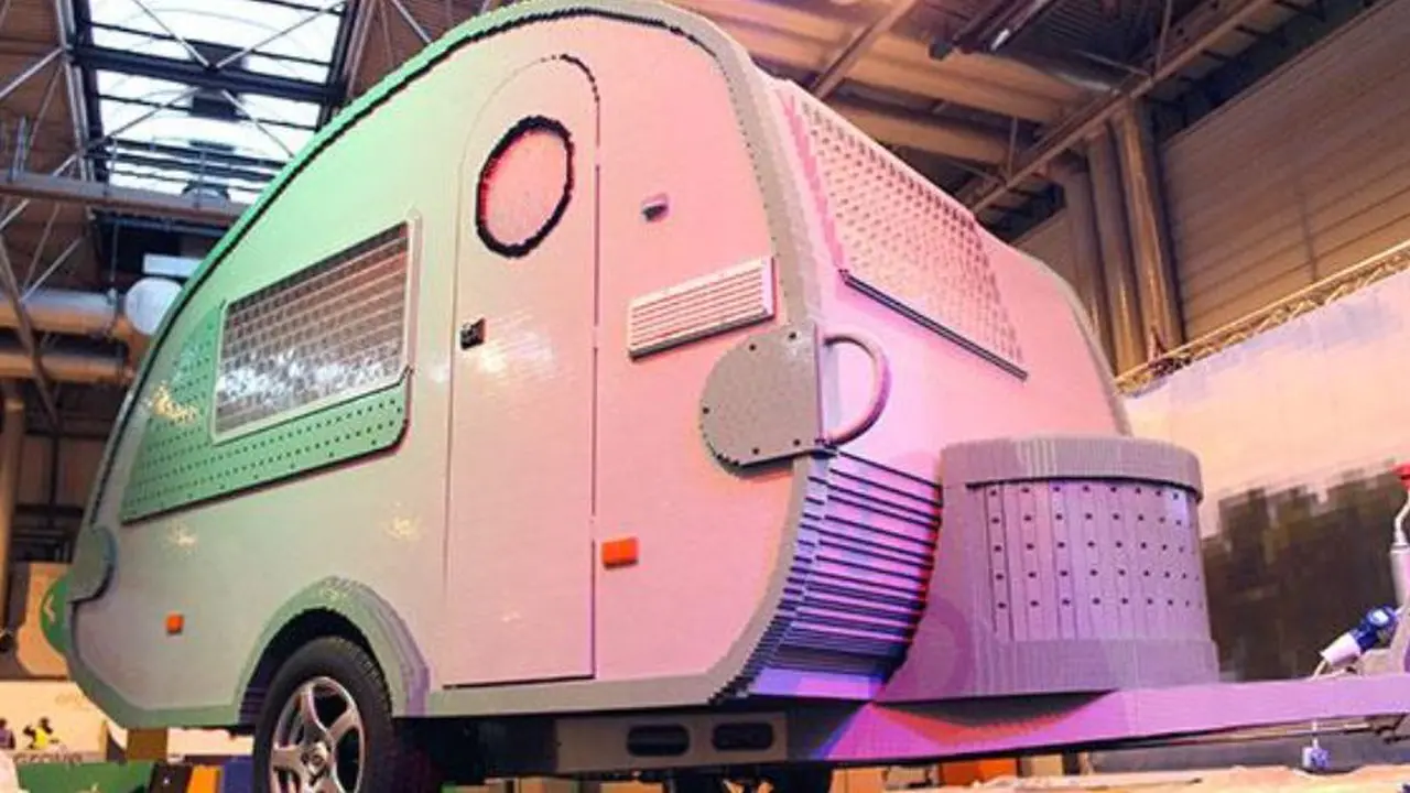 Uniknya Mobil Piknik dari Kepingan Lego