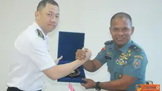 Citizen6, Surabaya: Lawatan RSN ke Kobangdikal ini, merupakan salah satu tindak lanjut dari Joint Naval Training Working Group (JNTWG) di Medan Sumatera Utara antara TNI AL dengan RSN. (Pengirim: Penkobangdikal)