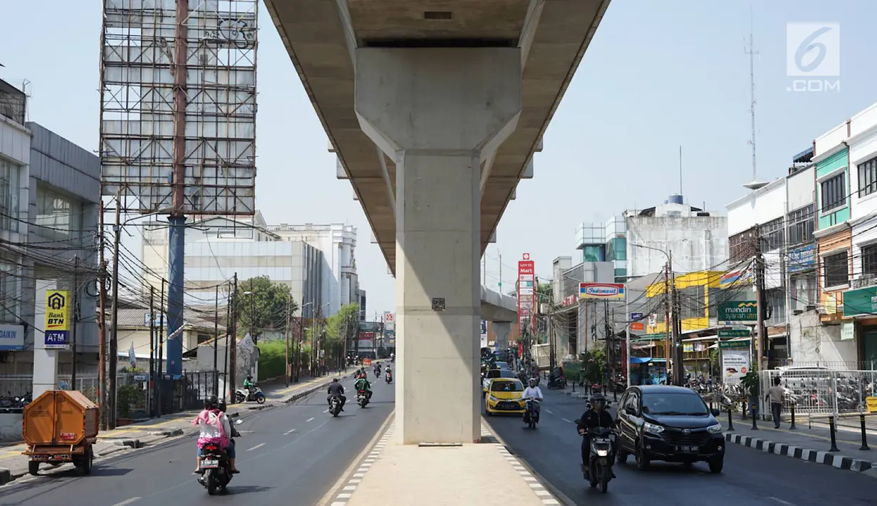 Suasana Jalan RS Fatmawati Raya, Jakarta, Selasa (10/9/2019). Penerapan perluasan aturan ganjil genap di sejumlah ruas jalan Ibu Kota berimbas pada lenggangnya arus lalu lintas di kawasan tersebut. (Liputan6.com/Immanuel Antonius)