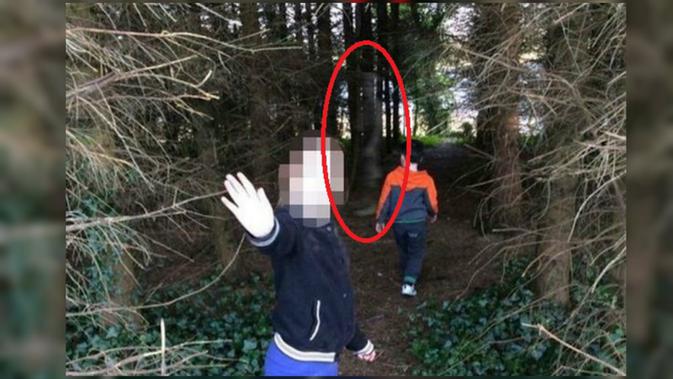 'Hantu Tentara' Muncul di Foto Rekreasi Keluarga - Global 