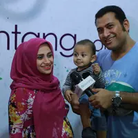 "Ane biasa berangkat pagi. Kalau urusan syuting, paling satu dua aja yang ane terima. Ya, tawaran untuk main sinetron komedi masih tetap ada. Yang penting, waktunya enggak bentrok dengan pekerjaan ane," ungkap Said Bajuri. (Adrian Putra/Bintang.com)