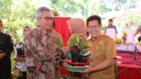 Kementan mulai distribusikan 10 juta benih perkebunan untuk petani Indonesia.