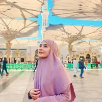 Karakteristik bahan crinkle yang lentur, ringan, dan jatuh, sempurna untuk di Tanah Suci. [@prillylatuconsina96]