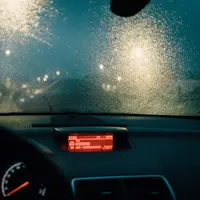 Ilustrasi Berkendara saat Hujan Credit: pexels.com/Lukas