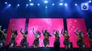 Penampilan JKT48 dalam ajang Festival6 di Senayan Park, Jakarta, Sabtu (8/7/2023). (Liputan6.com/Helmi Fithrian