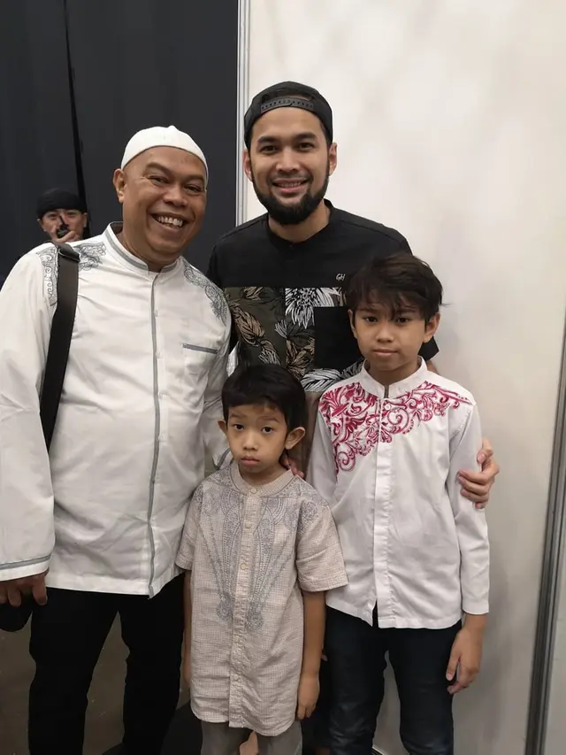 Lama Tak Muncul, Ini 6 Potret Terbaru Teuku Edwin yang Kini Berhijrah