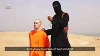 ISIS merilis sebuah video pemenggalan terhadap wartawan Amerika Serikat, James Foley di YouTube, Selasa (19/8/14). (REUTERS/Social Media Website)
