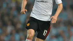 1. Daley Blind, Telegraph melaporkan jika pelatih Inter Milan, Frank de Boer, berniat mendatangkan bek MU ini dengan dana 17 juta pounds. Rencana ini berpotensi terealisasi mengingat bek Belanda ini tidak diinginkan Jose Mourinho. (AFP/Glyn Kirk)