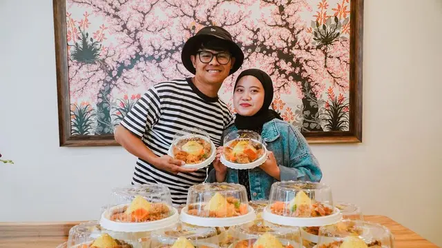 Hamil Anak Kedua, Ini 7 Potret Mesra Komika Musdalifah Basri dan Suami