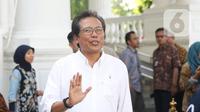 Mantan aktivis Fadjroel Rahman meninggalkan Kompleks Istana Kepresidenan di Jakarta, Senin (21/10/2019). Sebelumnya, Presiden Joko Widodo (Jokowi) telah menjanjikan bakal mengenalkan para calon menterinya hari ini atau sehari setelah pelantikan. (Liputan6.com/Angga Yuniar)