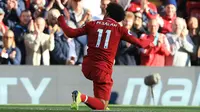 Gelandang Liverpool, Mohamed Salah berselebrasi usai mencetak gol ke gawang Brighton and Hove Albion pada lanjutan Liga Inggris di Anfield Stadium (25/8). Liverpool menang tipis atas Brighton 1-0. (AFP Photo/Lindsey Parnaby)