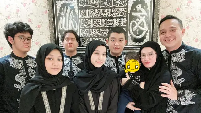 6 Potret Keluarga Fadlan Muhammad dan Lyra Virna, Harmonis Bareng 6 Anak