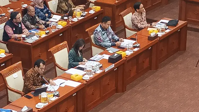 Menkomdigi Meutya Hafid Rapat Bersama Komisi I DPR