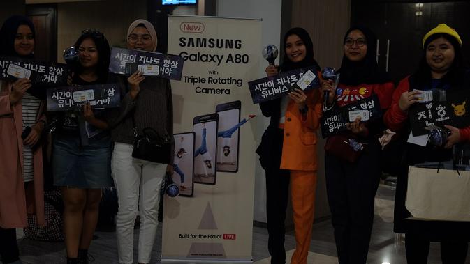 Para pemenang kuis Samsung A80 dalam gelaran konser PENTAGON WORLD TOUR In Jakarta, Sabtu (31/8).