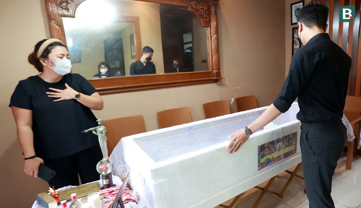 Benny Dolo meninggal dunia pada usia 72 tahun setelah sempat menjalani perawatan di RSUD Tangerang Selatan.(Bola.com/M Iqbal Ichsan)