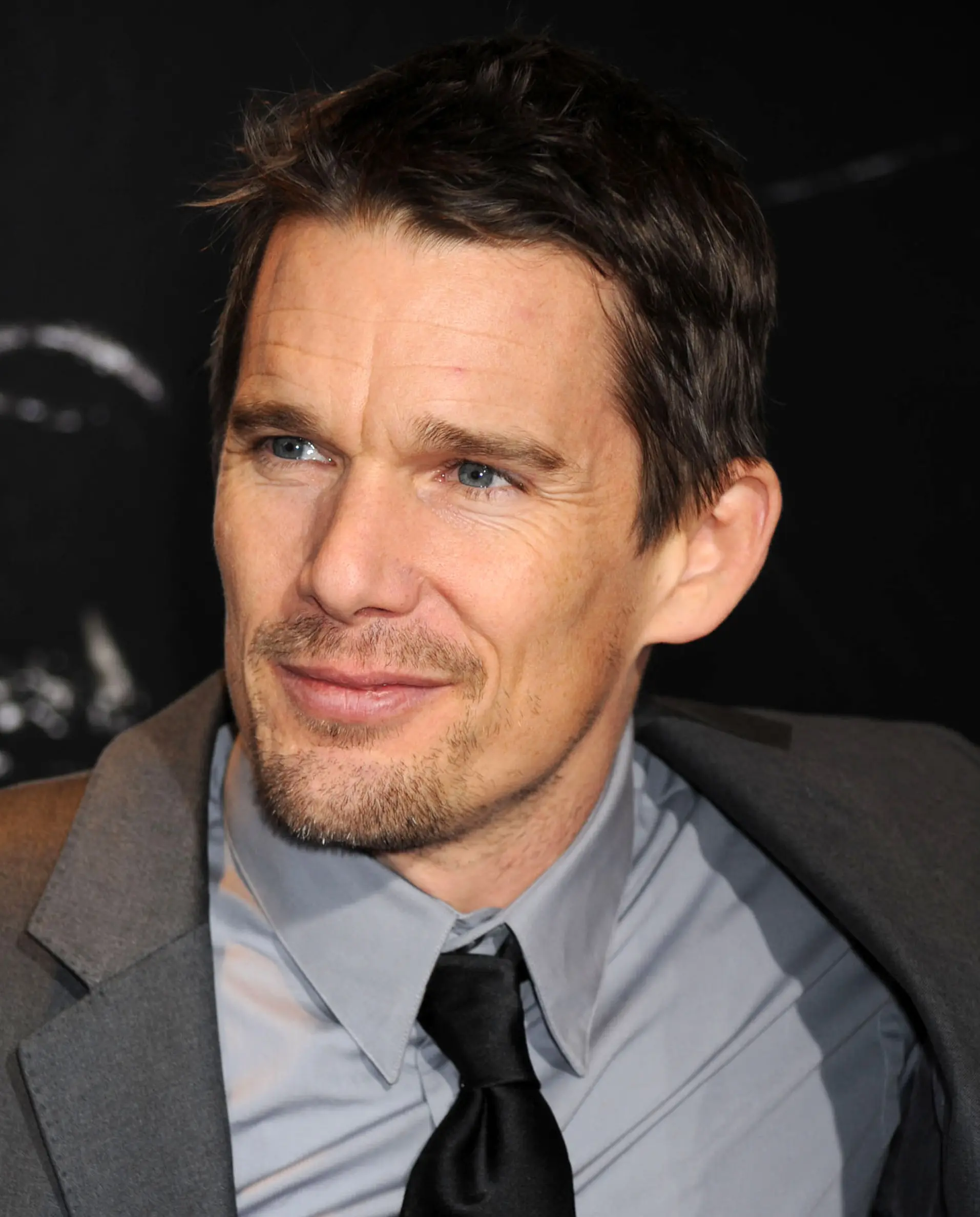 Ethan Hawke, 44 tahun. | via: lifewallpaperz.com