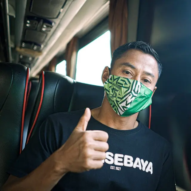 Berangkat ke Jakarta, Ini 6 Potret Punggawa Persebaya saat di Bus