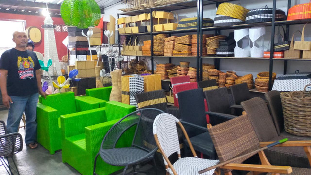 Industri Kerajinan Rotan Balearjosari Malang, Pasar Lesu dan Bersaing dengan Anyaman Sintetis