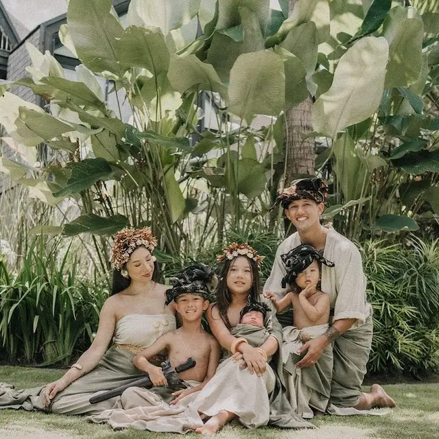 Foto keluarga Irfan dan Jennifer Bachdim. (Foto: Instagram/jenniferbachdim)
