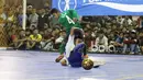 Pemain Timnas Futsal Indonesia, M. Iqbal gagal melewati hadangan pemain IPC Pelindo pada laga Uji Coba jelang AFF Futsal Championshi 2016 di Tifosi Sport Center, Jakarta Timur, (15/12017). Timnas menang 8-5. (Bola.com/Nicklas Hanoatubun)