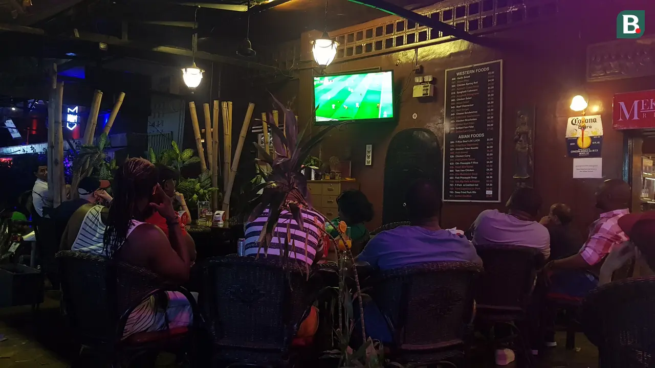 Nonton bareng Manchester United Vs Liverpool di Kamboja.