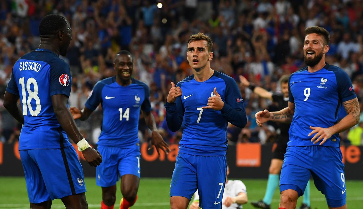 Ekspresi striker Prancis, Antoine Griezmann, setelah mencetak gol kedua ke gawang Jerman pada laga semifinal Piala Eropa 2016 di Stade Velodrome, Marseille, Jumat (8/7/2016) dini hari WIB. (AFP/Franck Fife)