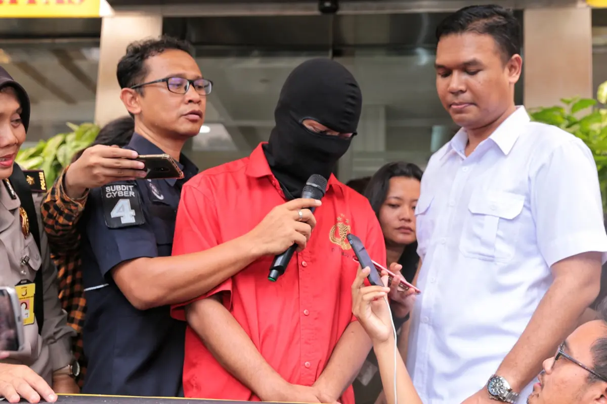 [Bintang] Pelaku Pedofilia anak Nafa Urbach