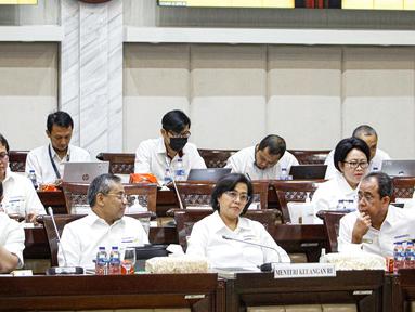 Suasana rapat kerja antara Menteri Keuangan Sri Mulyani Indrawati dengan Komisi XI DPR di Kompleks Parlemen, Senayan, Jakarta, Senin
(12/6/2023). (Liputan6.com/Faizal Fanani)