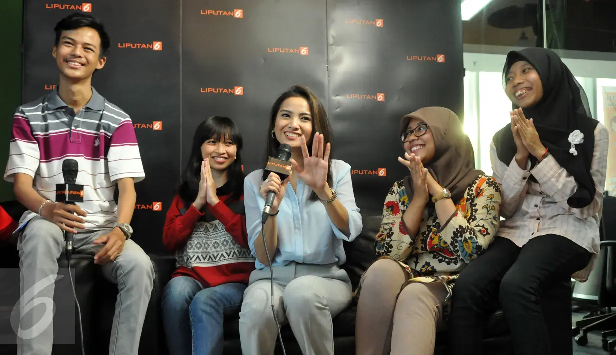 Di tengah kesibukkannya, Acha Septriasa meluangkan waktu untuk bertemu empat penggemar setianya dalam acara 'Ngedate Bareng Artis' di kantor redaksi Liputan6.com, SCTV Tower, Jakarta, Kamis (9/7/2015). (Liputan6.com/Panji Diksana)