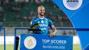 Pada kategori top skor, penghargaan jatuh kepada striker Persib Bandung, David Da Silva yang mampu menjadi pencetak gol terbanyak di BRI Liga 1 2023/2024 dengan torehan total 30 gol, dengan rincian 26 gol dicetak di fase reguler series dan 4 gol di fase Championship Series. Selain trofi, pemain asal Brasil ini juga berhak atas hadiah uang senilai Rp150 juta. (Bola.com/Bagaskara Lazuardi)