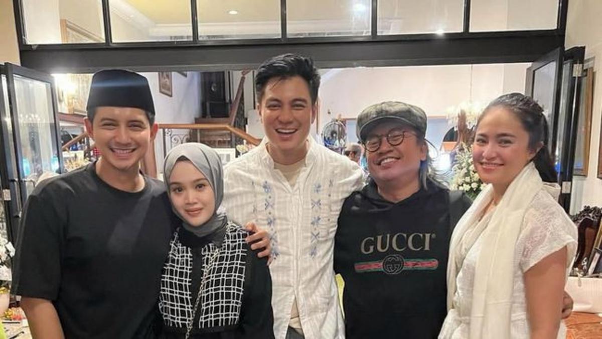 Ditemani Istri, 7 Momen Chand Kelvin Hadiri Pengajian 7 Hari Meninggalnya Ayah Baim Wong
