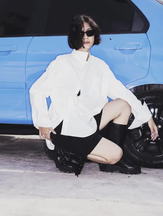 <p>Sean Sheila sendiri telah menerima berbagai penghargaan bergengsi. Dari mulai Craftsmanship Award dari Martel Rise Above Award, hingga Fashion Impact dari SG Marks pada tahun 2023. Koleksi karyanya telah dipamerkan di berbagai runway internasional seperti Sydney, Singapura, Kuala Lumpur, Taipei, dan Guangzhou. [ foto dok Sonderlab ]</p>